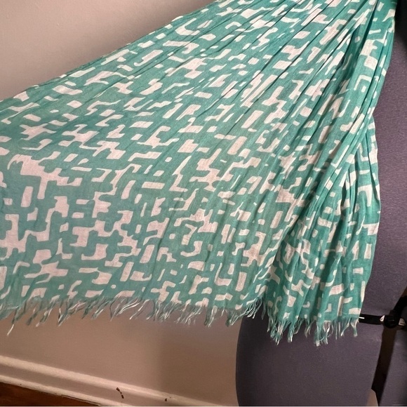 Neck Scarf Green White Geometric - Picture 4 of 5